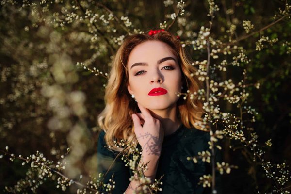 How to Select a Flattering Empire-Line Dress for Your Next Corporate Event?